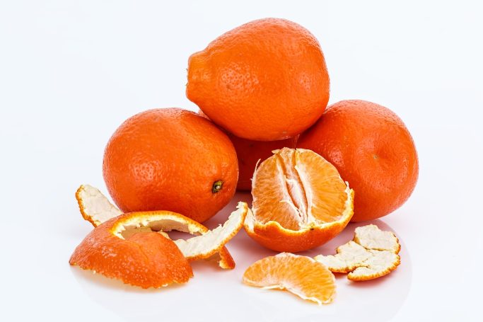 Naranjas, uvas, manzanas